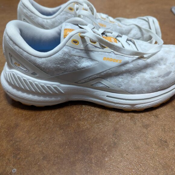 Brooks adrenaline GTS 23 women's size 7.5 - Picture 4 of 5